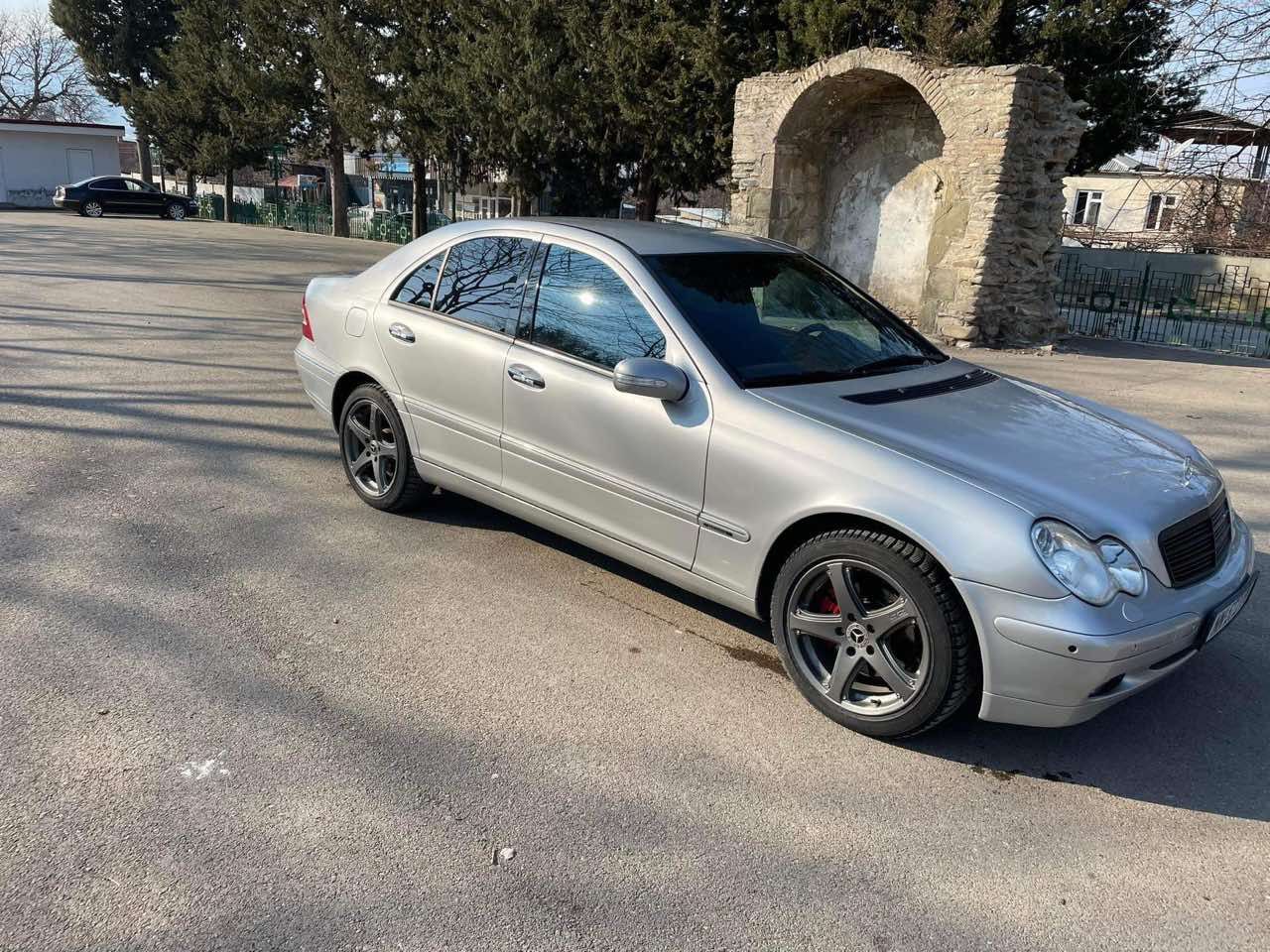 MERCEDES-BENZ C 320