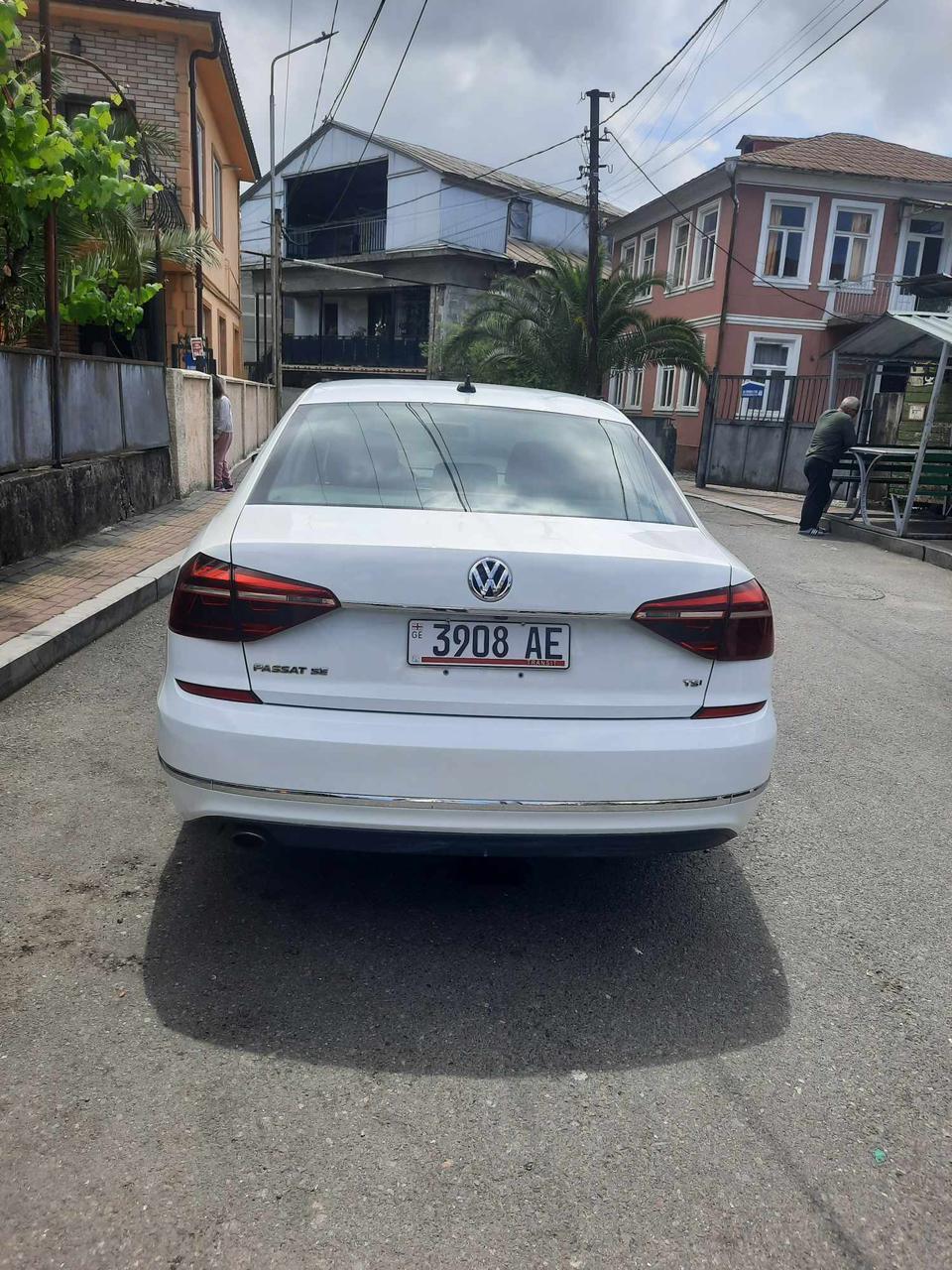 VOLKSWAGEN Passat