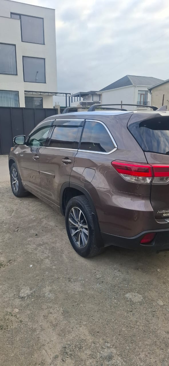 TOYOTA  Highlander