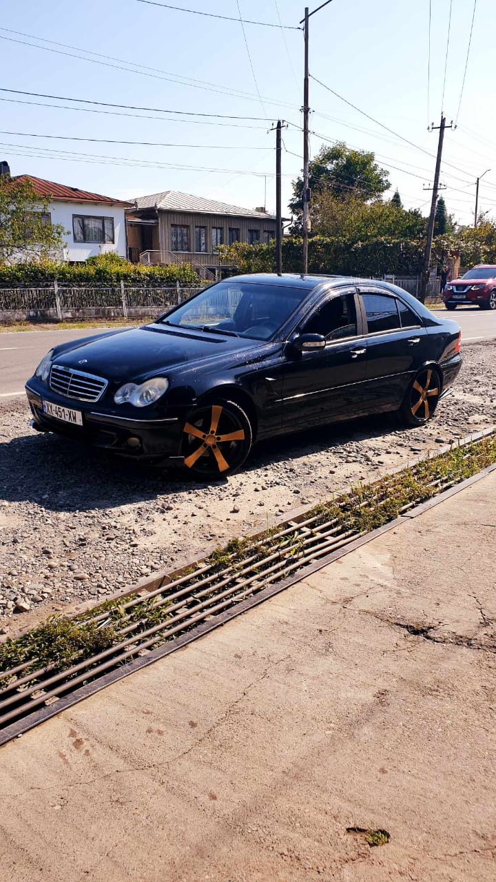 MERCEDES-BENZ C 230