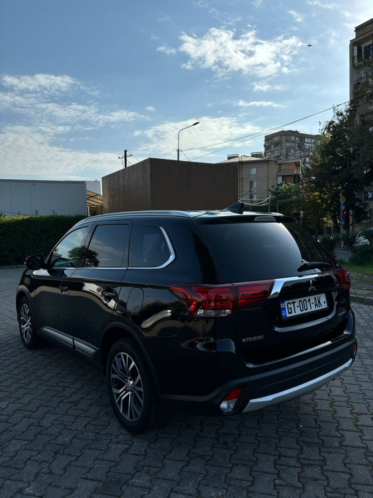 MITSUBISHI Outlander