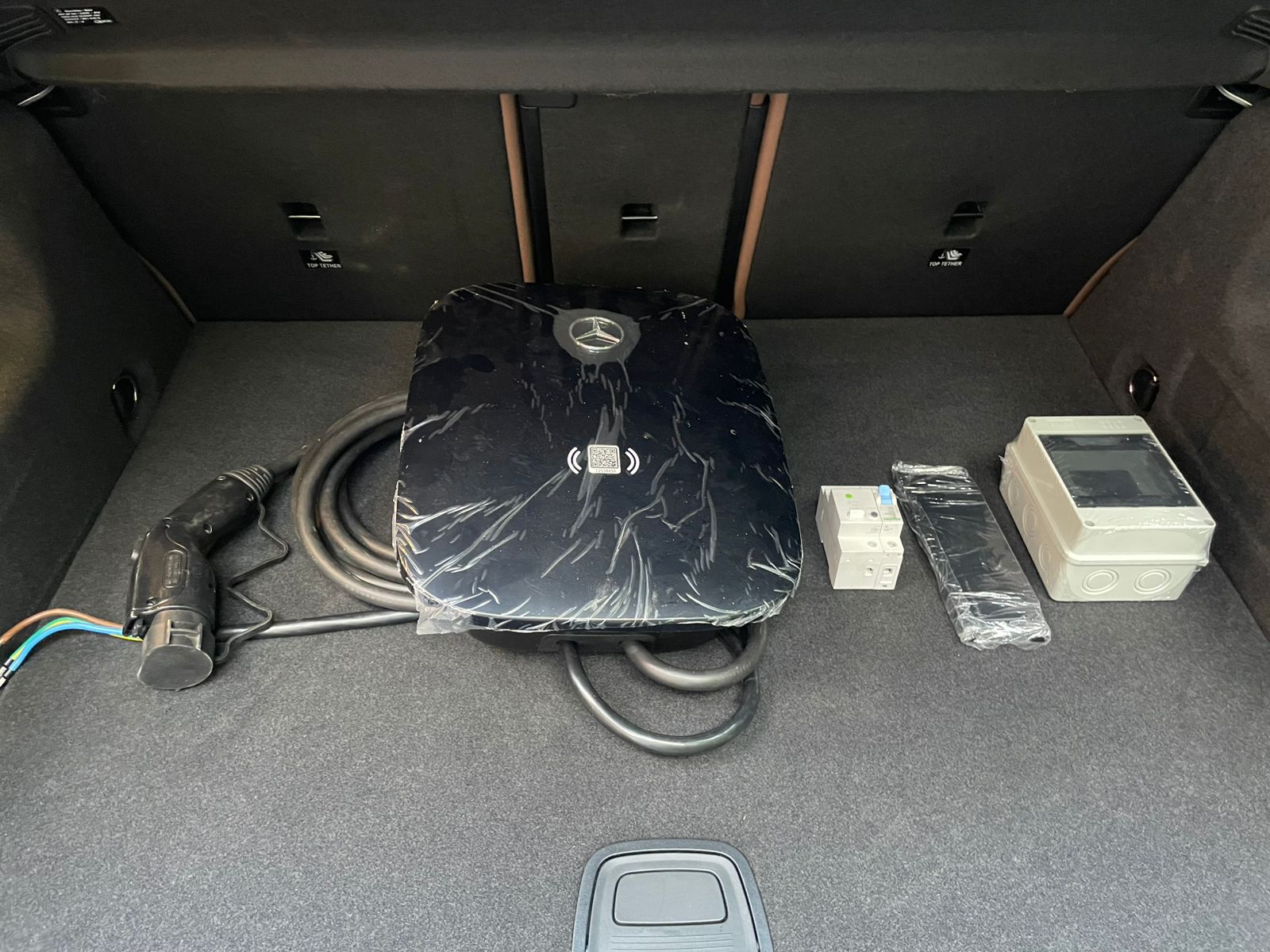 MERCEDES-BENZ EQA 250