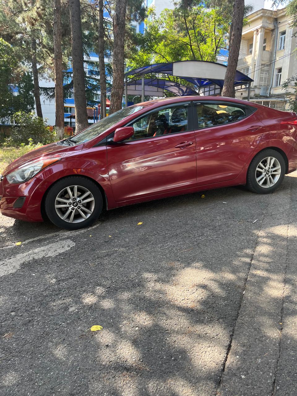 HYUNDAI Elantra