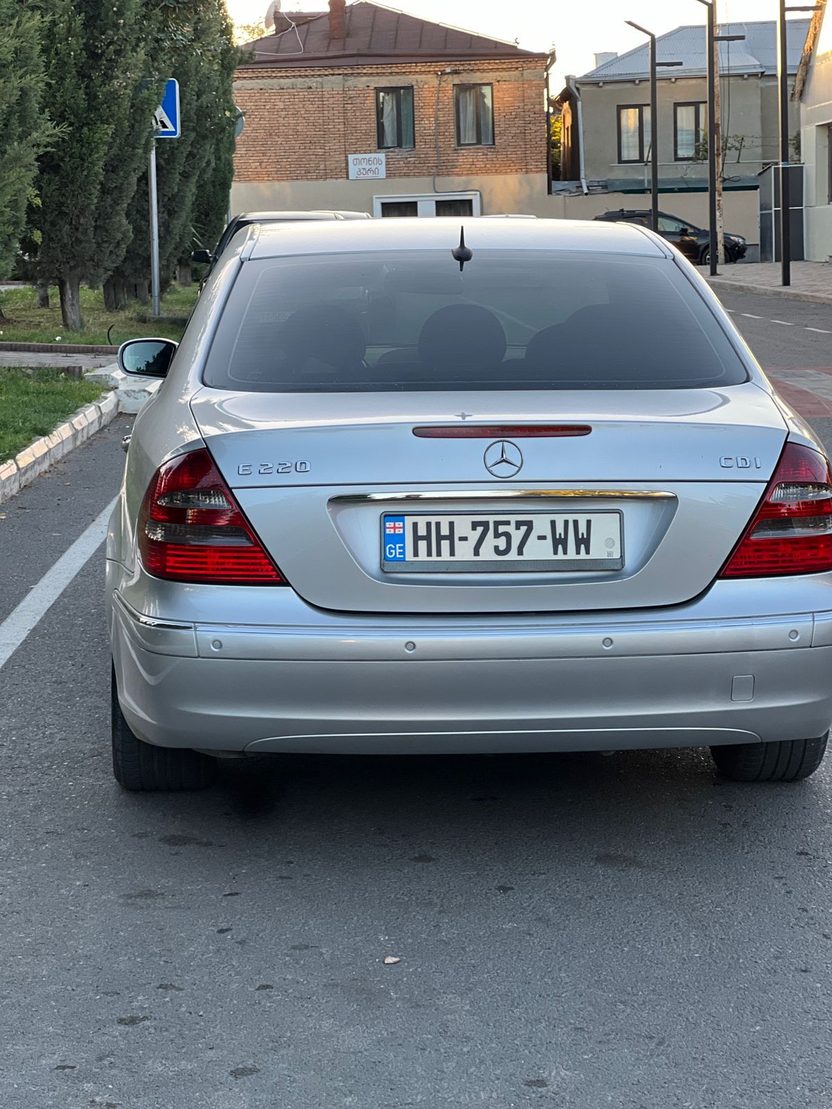 MERCEDES-BENZ E 220