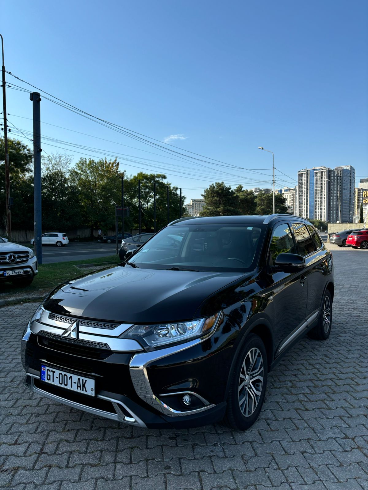 MITSUBISHI Outlander