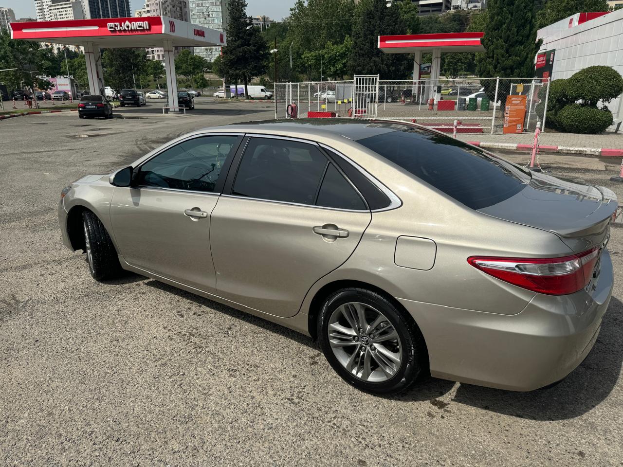 TOYOTA  Camry