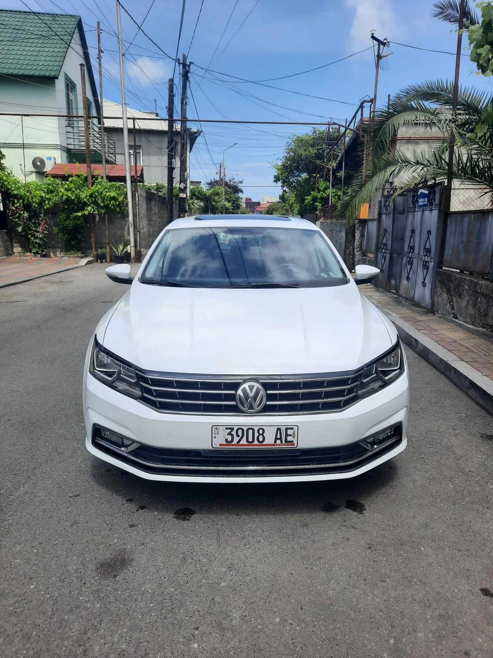 VOLKSWAGEN Passat