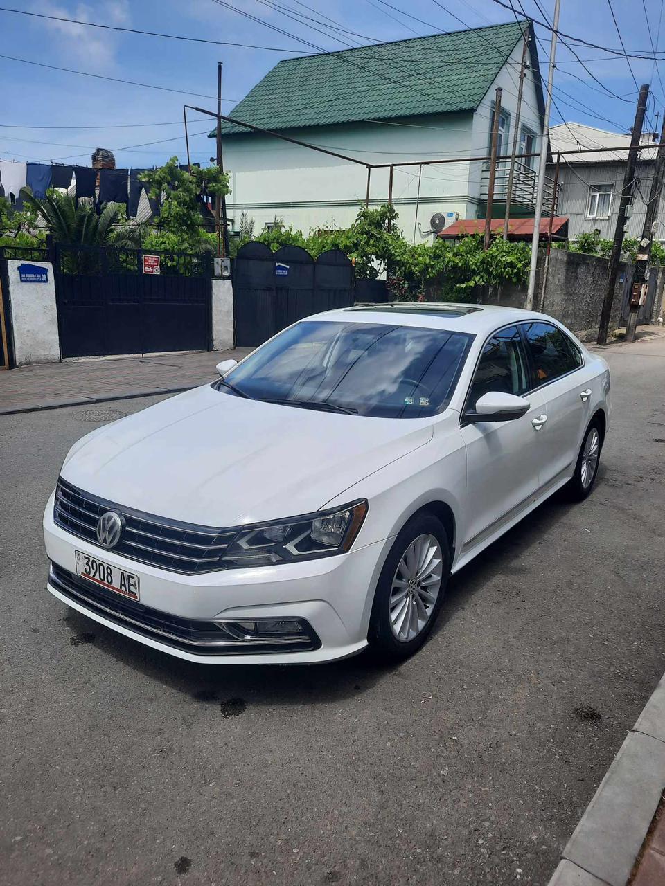 VOLKSWAGEN Passat