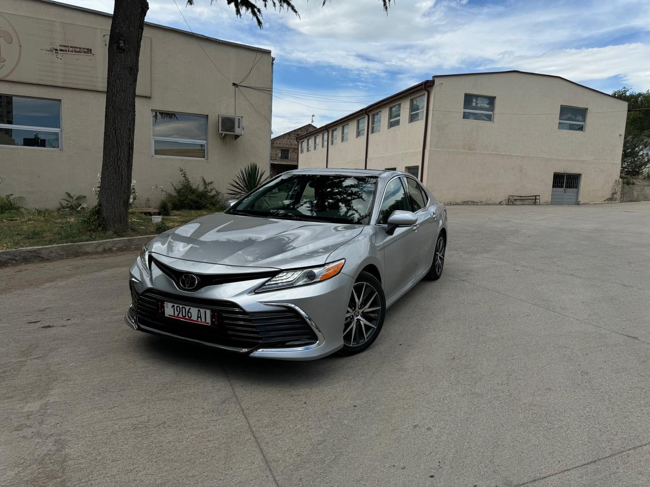 TOYOTA  Camry