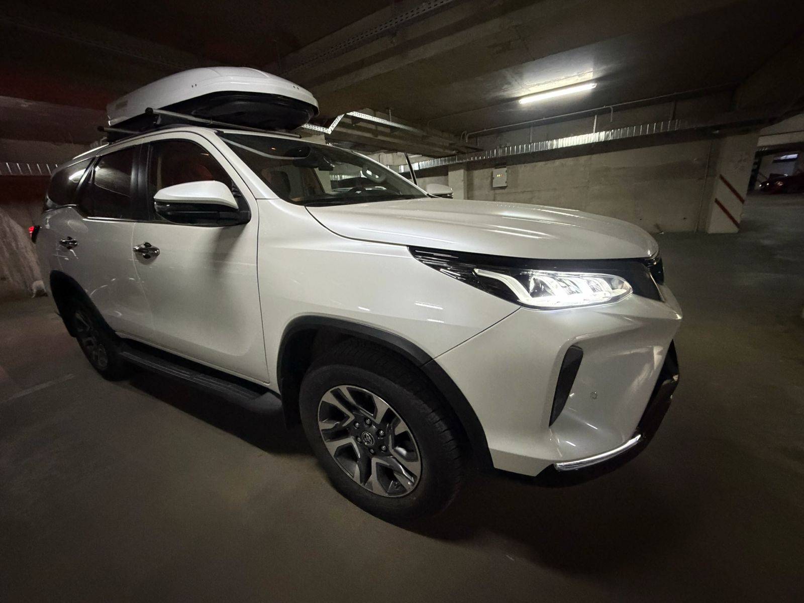TOYOTA  Fortuner