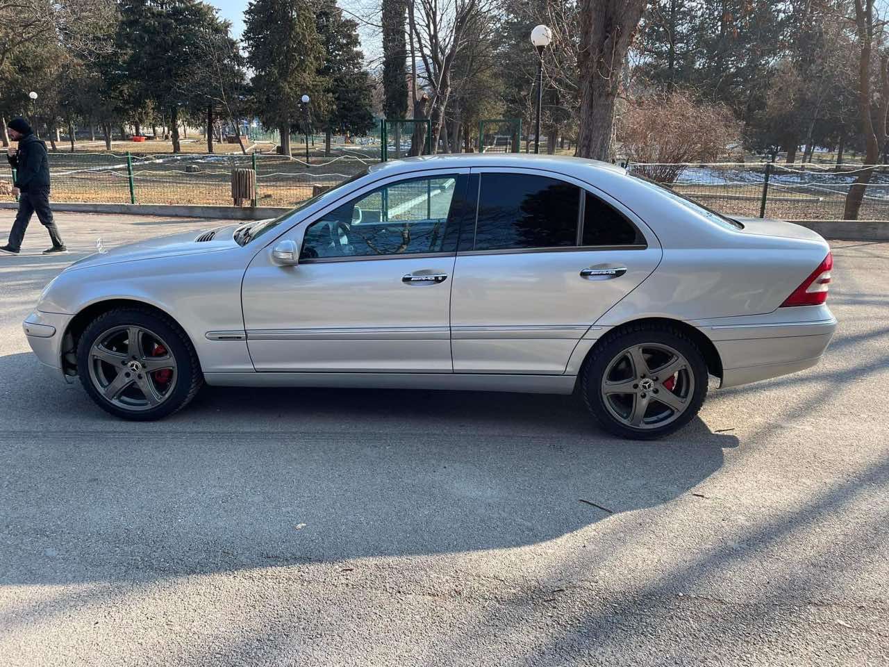 MERCEDES-BENZ C 320