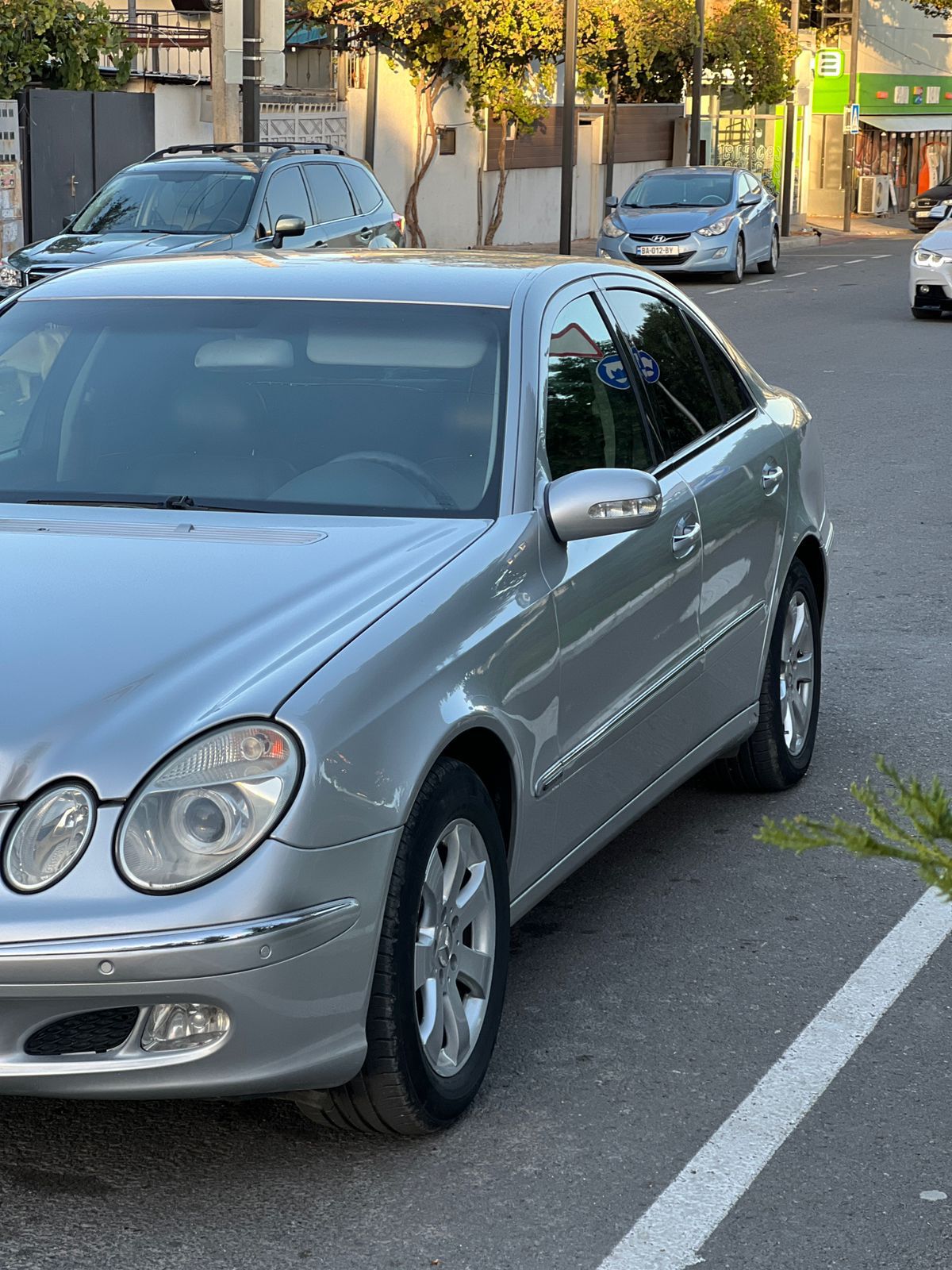 MERCEDES-BENZ E 220