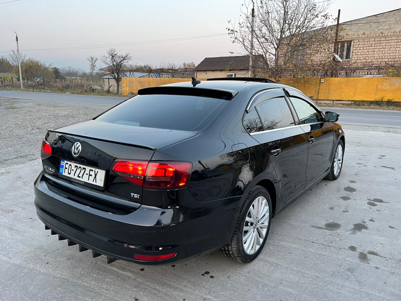 VOLKSWAGEN Jetta