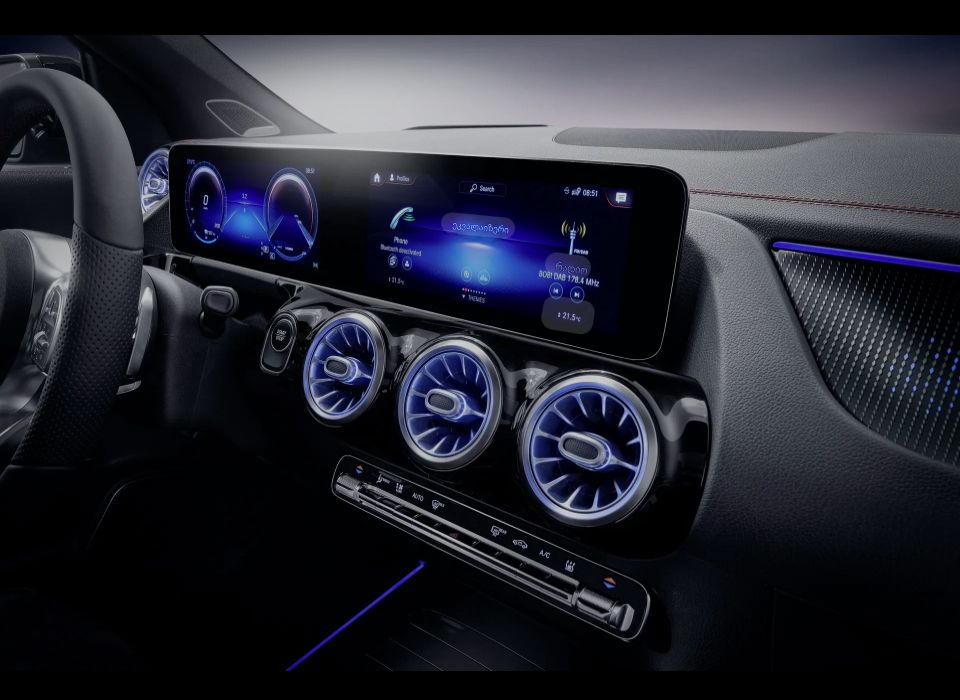 MERCEDES-BENZ EQA 250