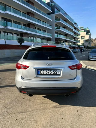 INFINITI FX35-thumb