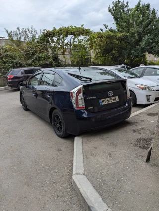 TOYOTA  Prius-thumb