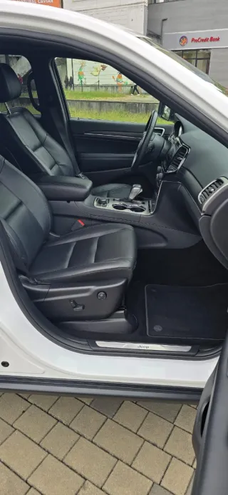 JEEP Grand Cherokee-thumb