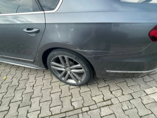 VOLKSWAGEN Passat-thumb