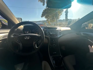 HYUNDAI Elantra-thumb