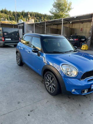 MINI Countryman-thumb