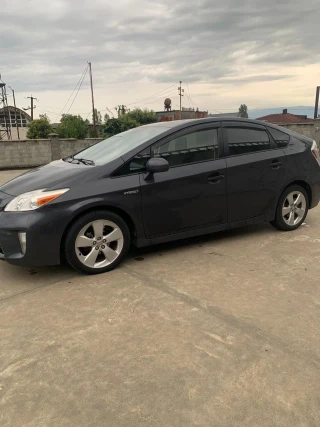 TOYOTA  Prius-thumb