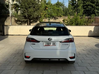 LEXUS CT 200h-thumb