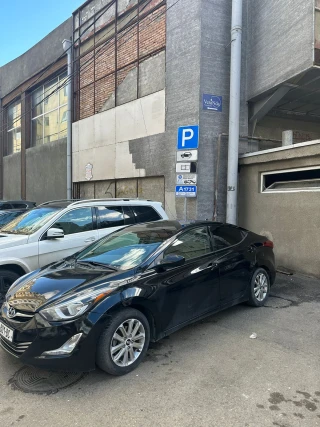 HYUNDAI Elantra-thumb