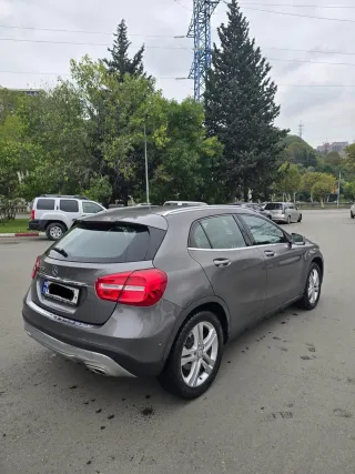 MERCEDES-BENZ GLA 200-thumb
