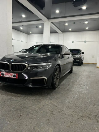 BMW M550-thumb