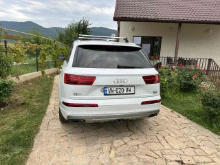 AUDI Q7-thumb