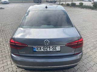 VOLKSWAGEN Passat-thumb