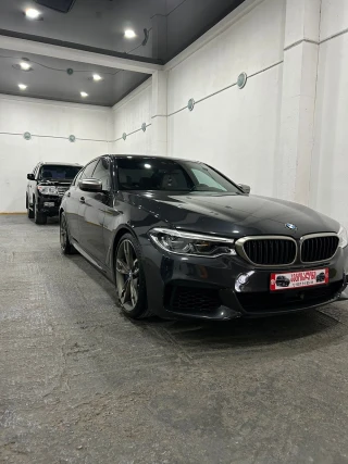 BMW M550-thumb