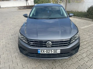 VOLKSWAGEN Passat-thumb