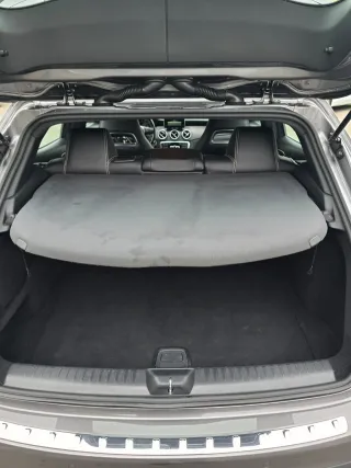 MERCEDES-BENZ GLA 200-thumb