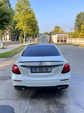 MERCEDES-BENZ E 300-thumb