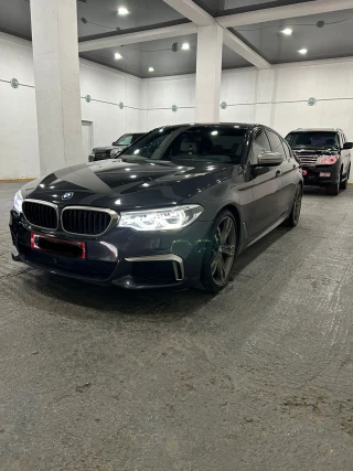 BMW M550-thumb