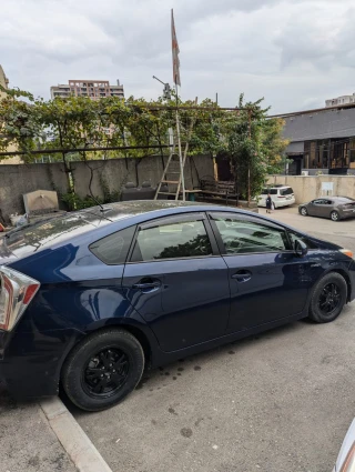 TOYOTA  Prius-thumb