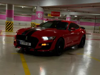 FORD Mustang-thumb