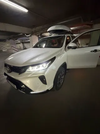 პრემიუმ TOYOTA  Fortuner 2022 - 24,000 კმ, $42,000