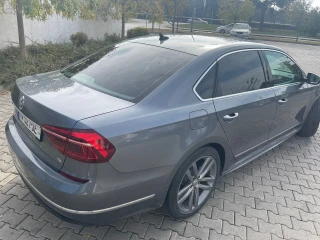 VOLKSWAGEN Passat-thumb