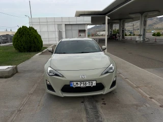 TOYOTA  GT 86-thumb