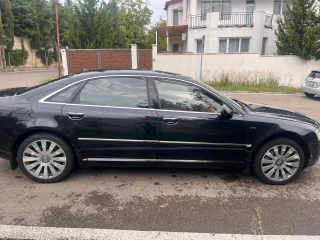 AUDI A8-thumb