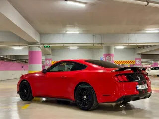 FORD Mustang-thumb