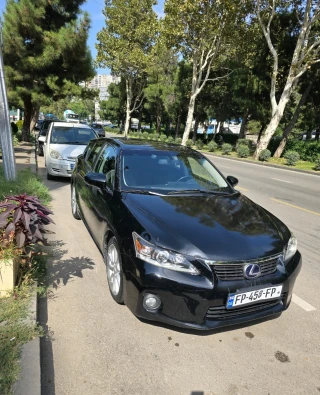 LEXUS CT 200h-thumb