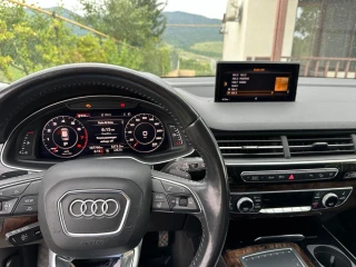 AUDI Q7-thumb