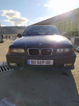 BMW 320-thumb