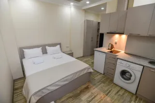 ბინა 2 ადამიანზე, ხედით მთებსა და ზღვაზე