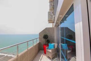 შავი ფერის ბინა