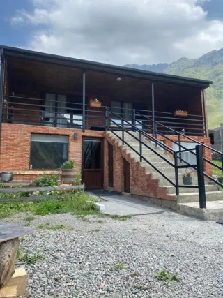 აგარაკები სტეფანწმინდაში. ეხმიანება