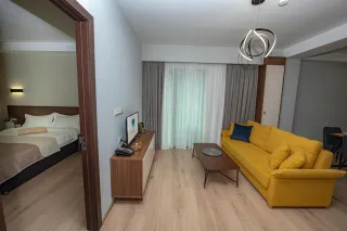 ბროლის რეზიდენცია